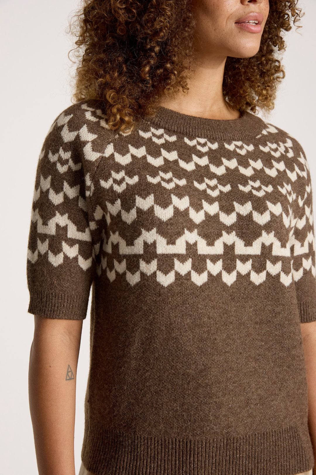 Short sleeve tops