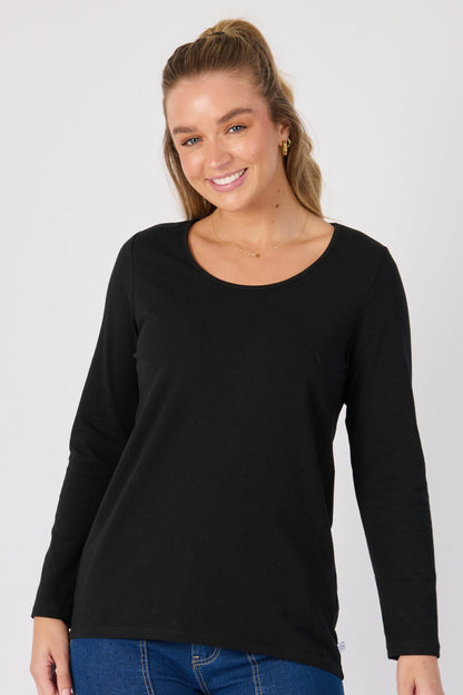 Long sleeve curved hem tee