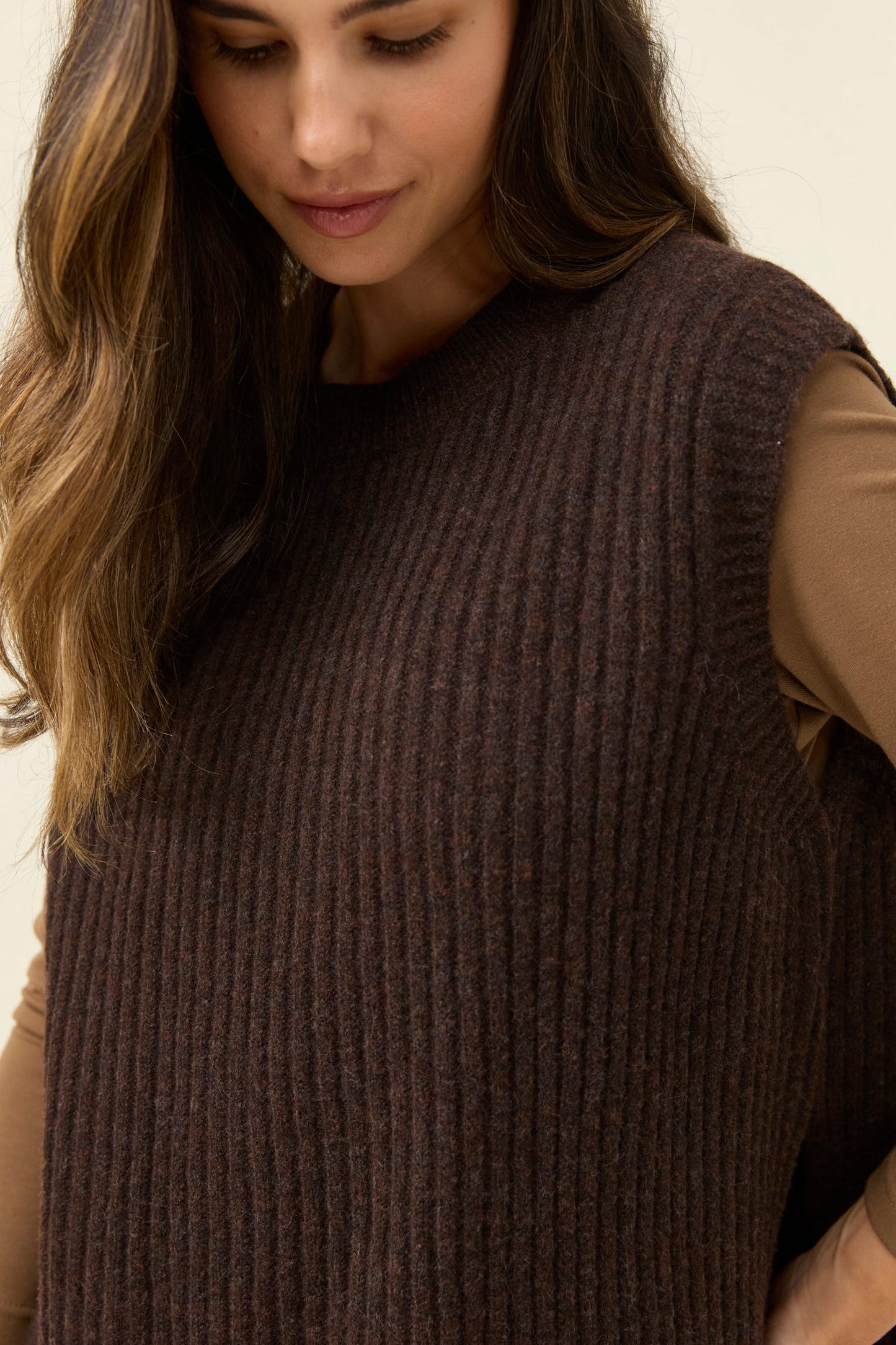 Miru Crew knit vest- chocolate