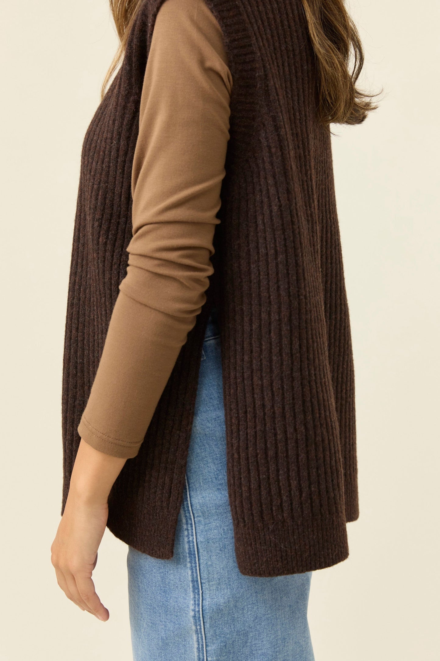 Miru Crew knit vest- chocolate