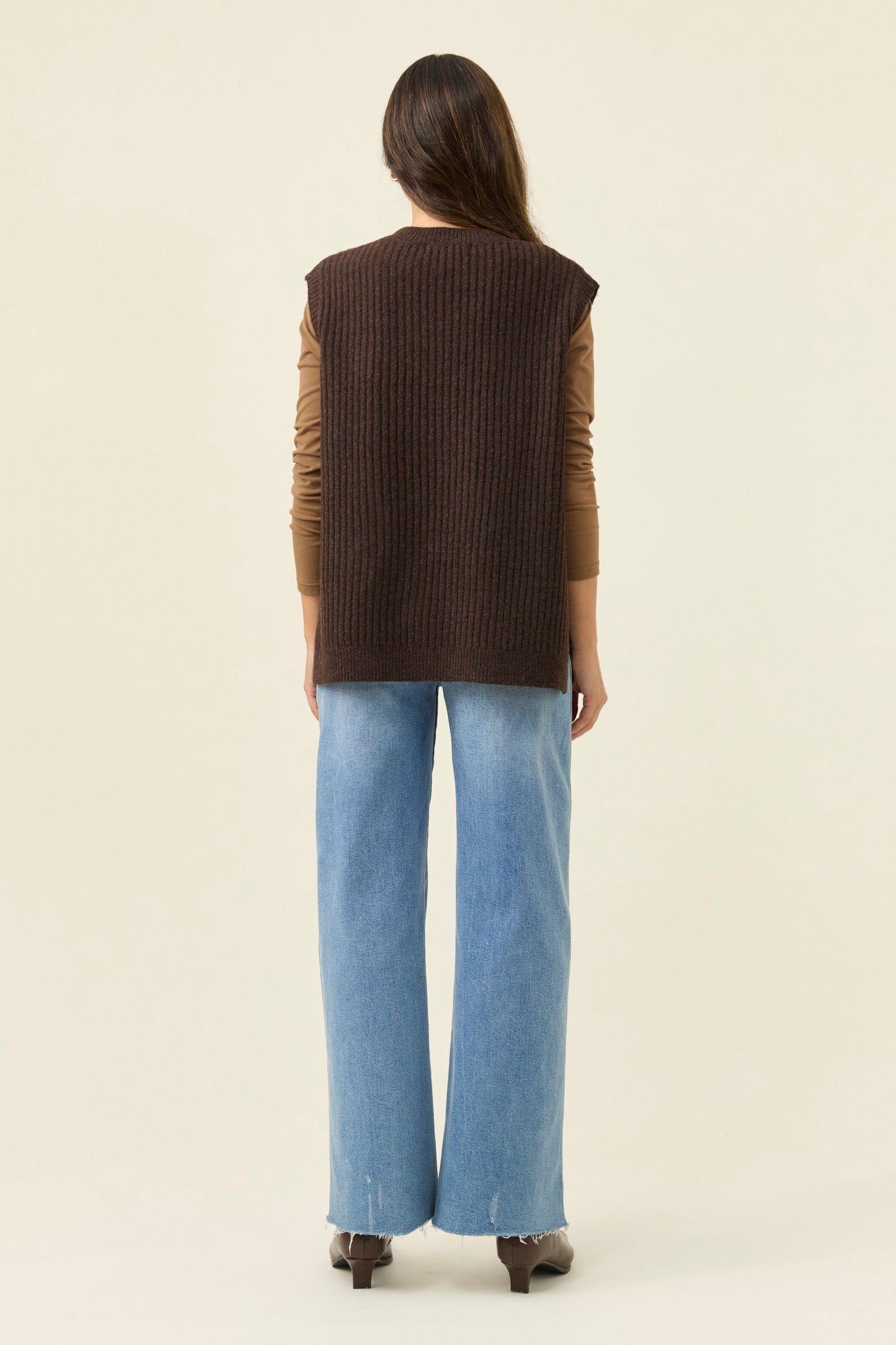 Miru Crew knit vest- chocolate
